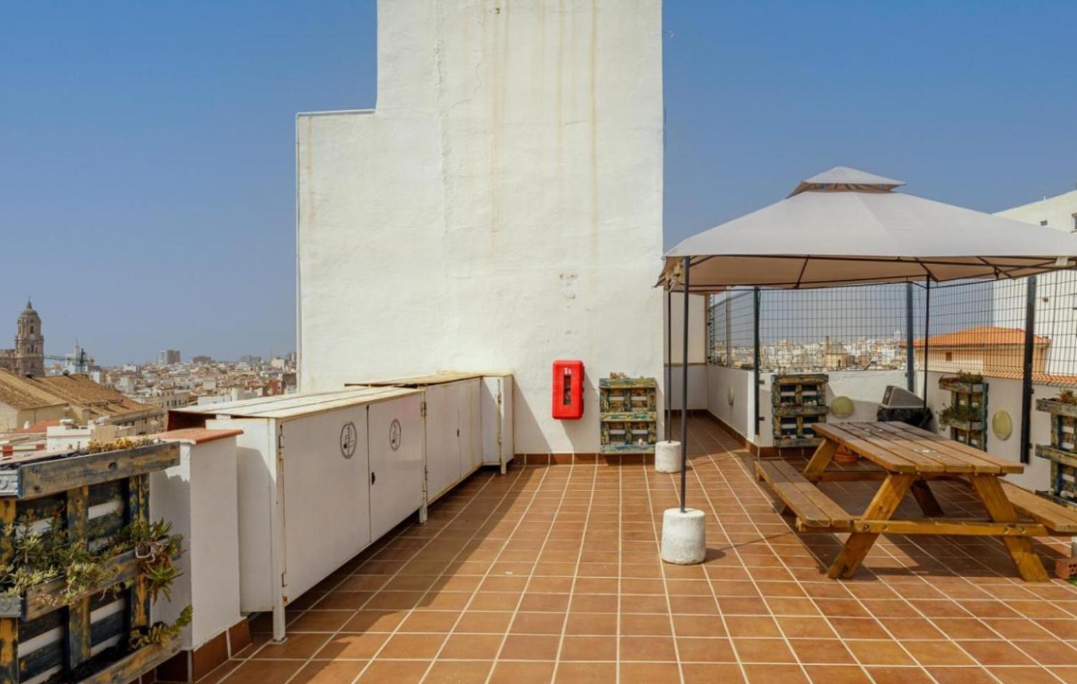 Апартаменти Apartamento Centrico La Merced 2 - Free Parking & Free Gym Малага Екстер'єр фото