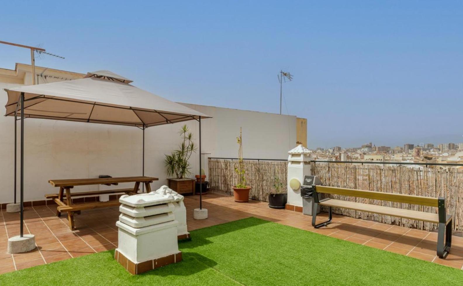 Апартаменти Apartamento Centrico La Merced 2 - Free Parking & Free Gym Малага Екстер'єр фото