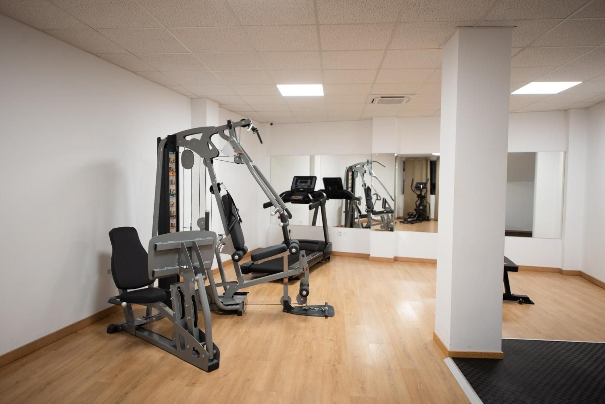 Апартаменти Apartamento Centrico La Merced 2 - Free Parking & Free Gym Малага Екстер'єр фото