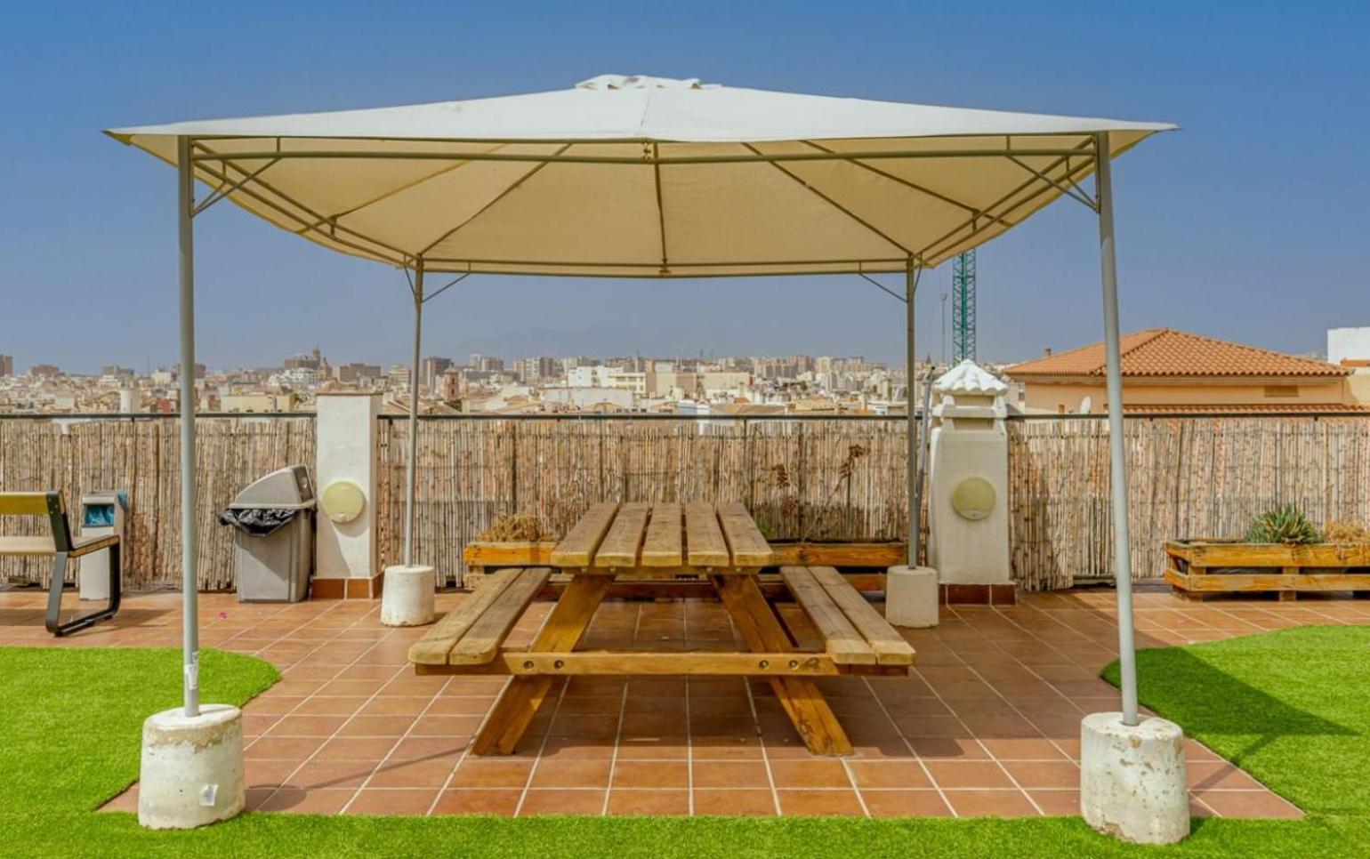 Апартаменти Apartamento Centrico La Merced 2 - Free Parking & Free Gym Малага Екстер'єр фото