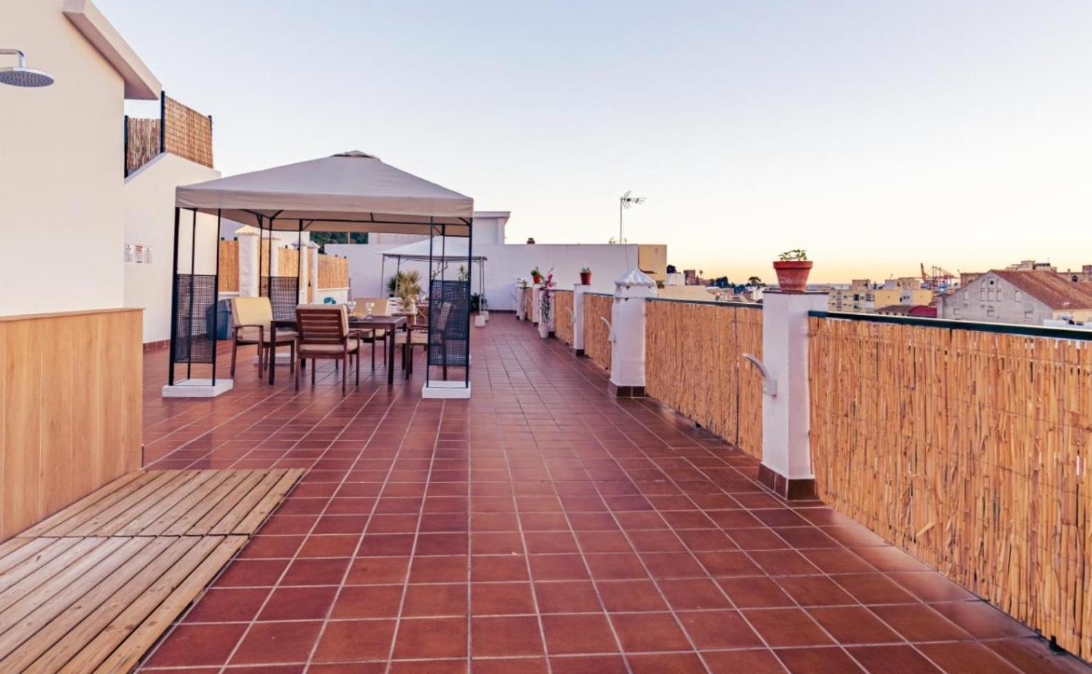 Апартаменти Apartamento Centrico La Merced 2 - Free Parking & Free Gym Малага Екстер'єр фото