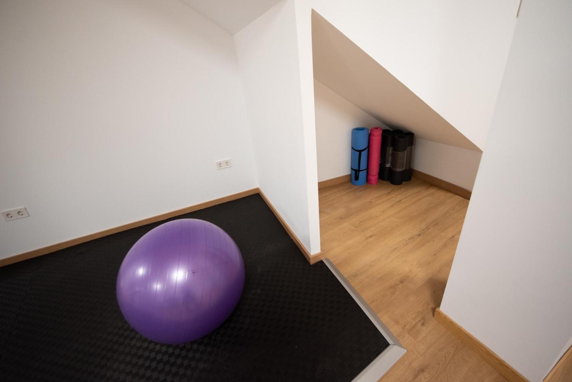 Апартаменти Apartamento Centrico La Merced 2 - Free Parking & Free Gym Малага Екстер'єр фото
