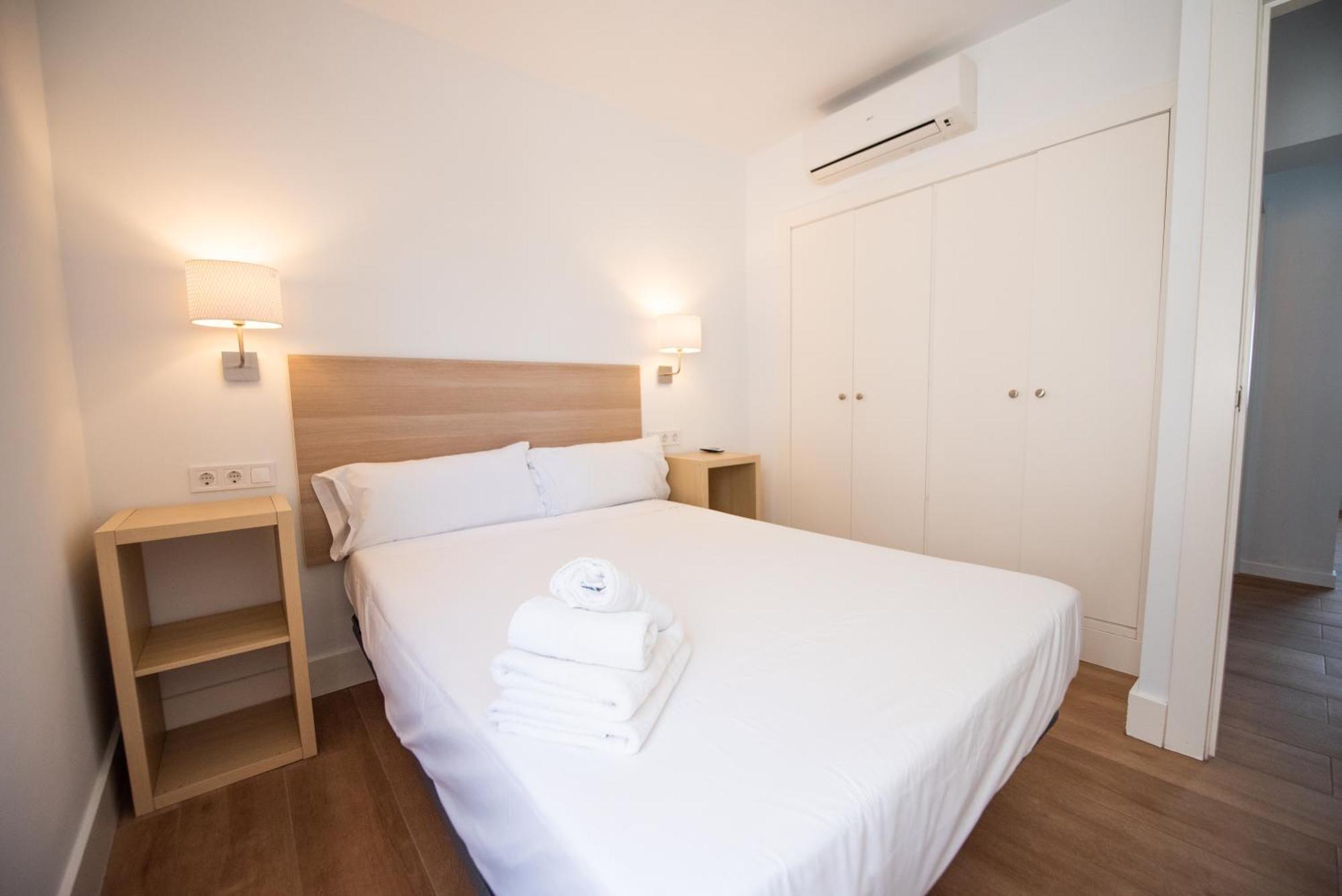 Апартаменти Apartamento Centrico La Merced 2 - Free Parking & Free Gym Малага Екстер'єр фото