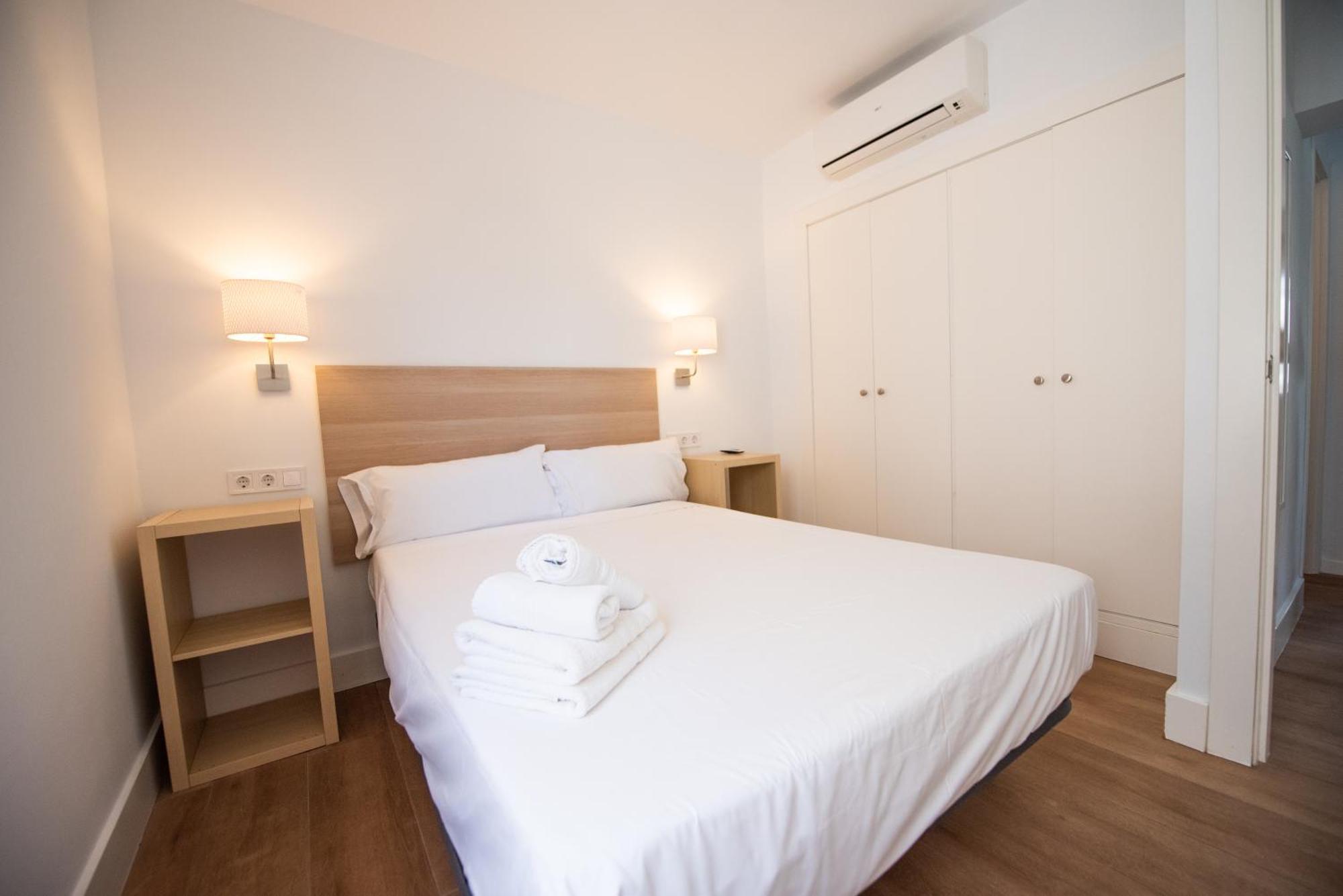 Апартаменти Apartamento Centrico La Merced 2 - Free Parking & Free Gym Малага Екстер'єр фото