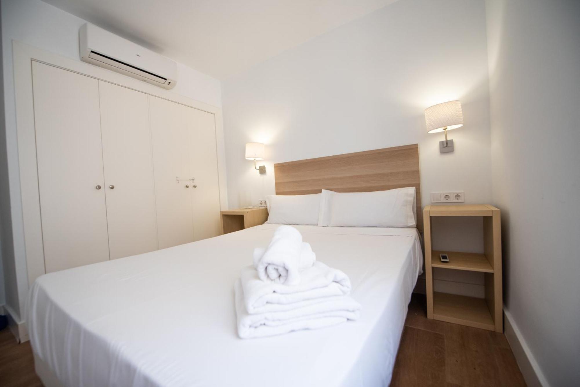 Апартаменти Apartamento Centrico La Merced 2 - Free Parking & Free Gym Малага Екстер'єр фото