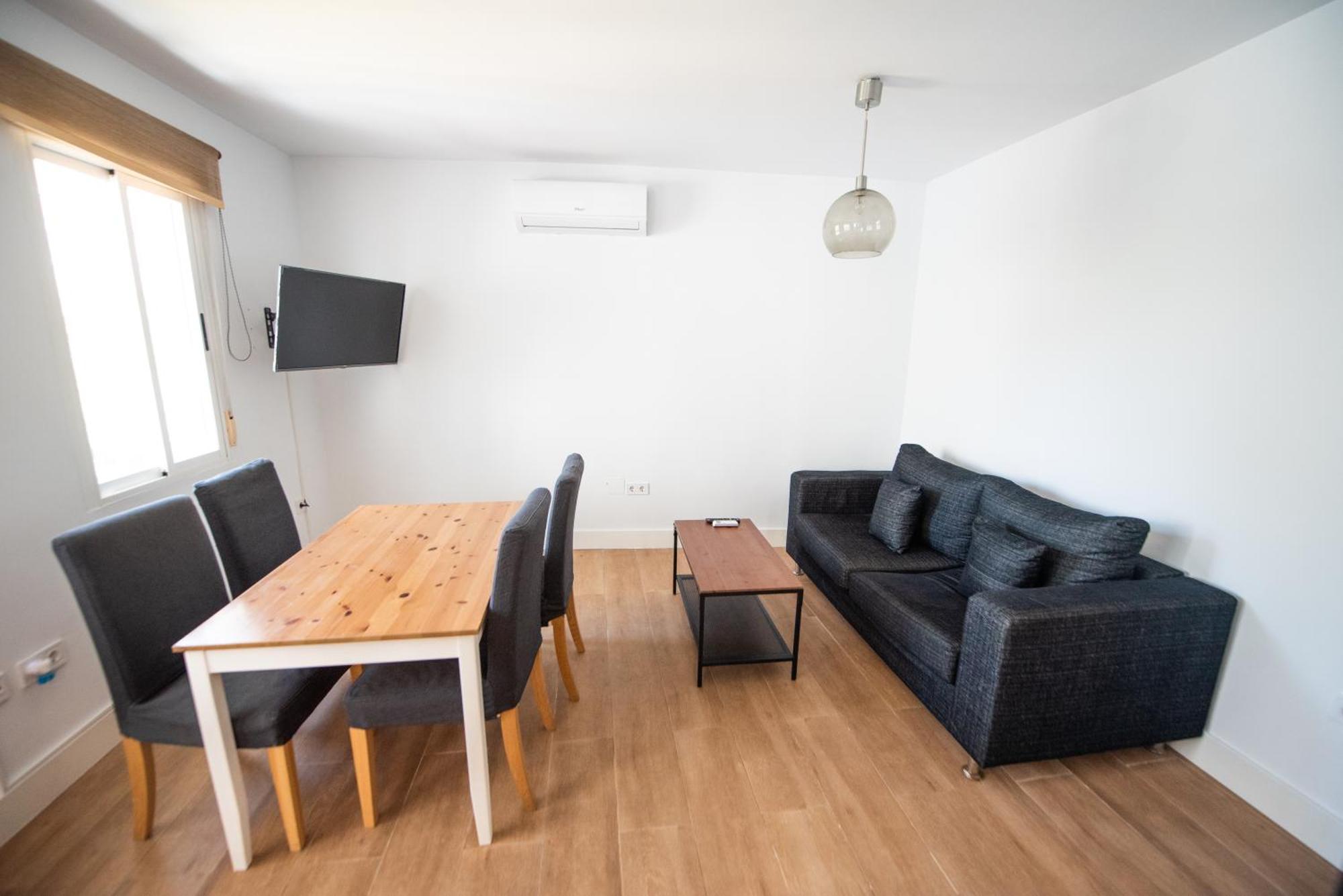Апартаменти Apartamento Centrico La Merced 2 - Free Parking & Free Gym Малага Екстер'єр фото