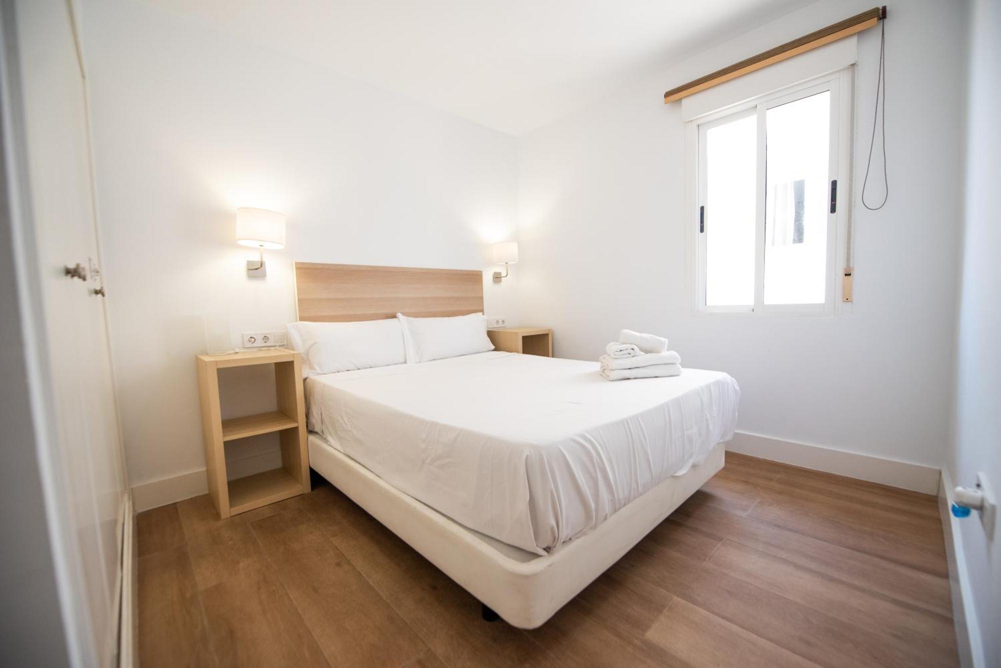 Апартаменти Apartamento Centrico La Merced 2 - Free Parking & Free Gym Малага Екстер'єр фото