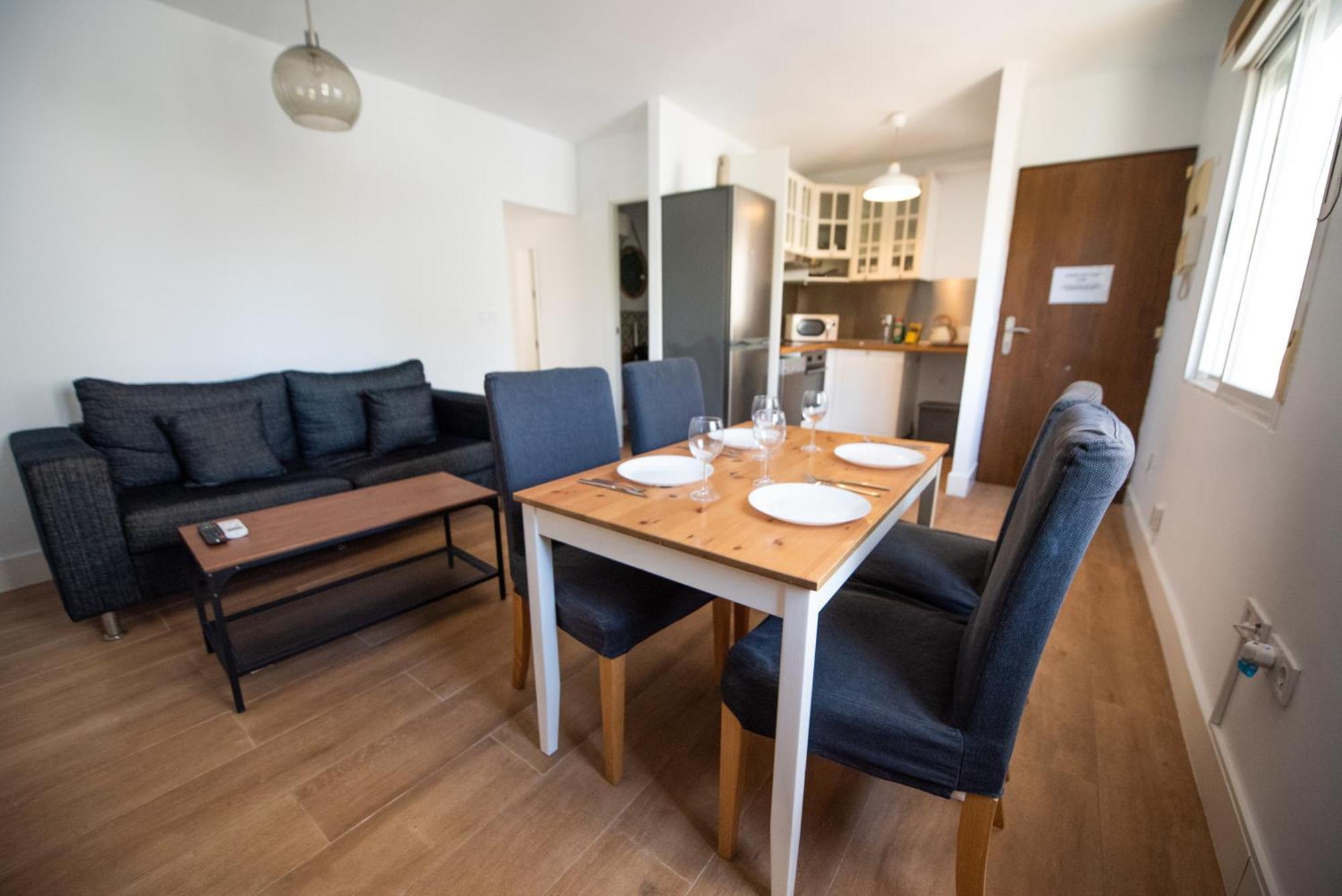 Апартаменти Apartamento Centrico La Merced 2 - Free Parking & Free Gym Малага Екстер'єр фото