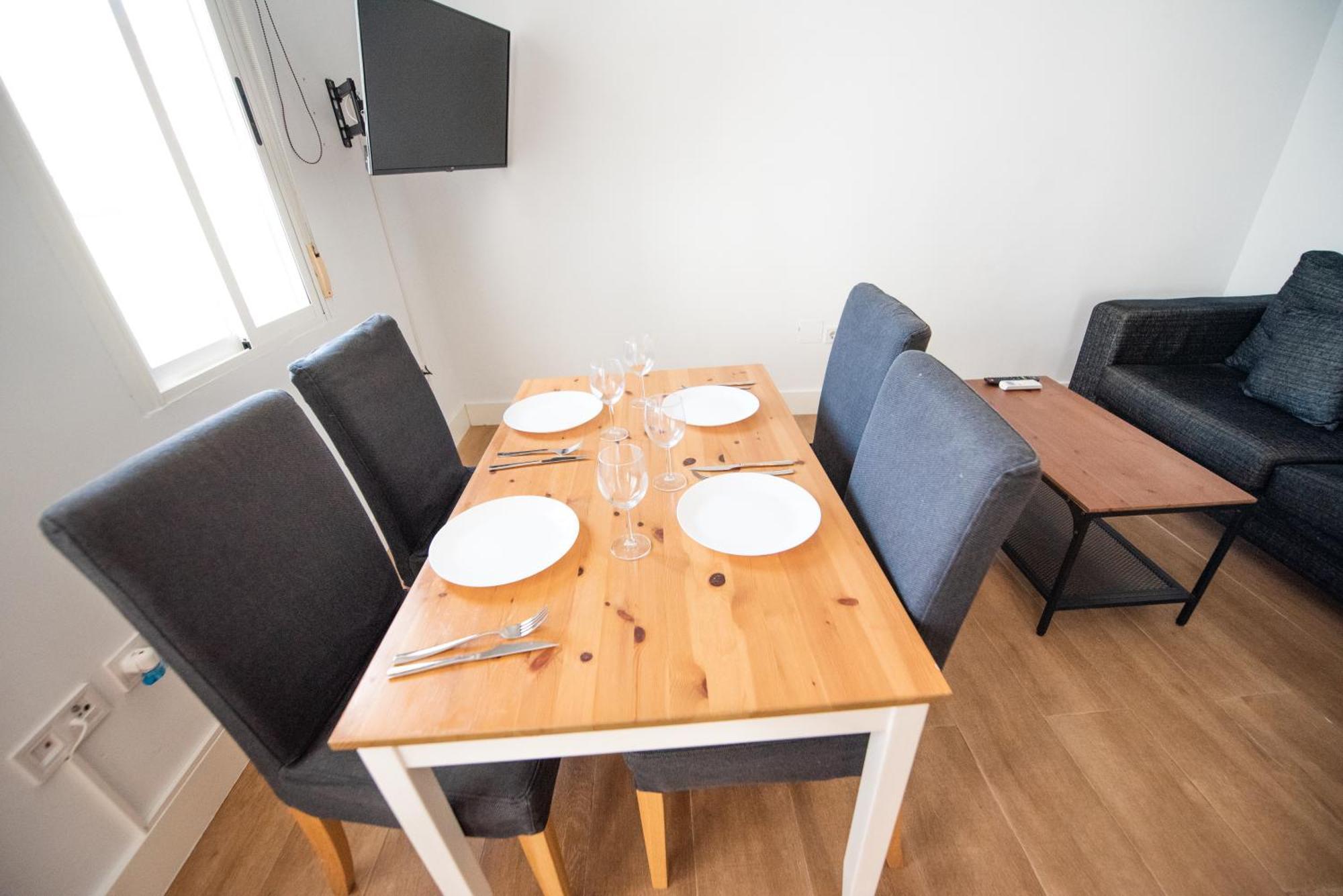 Апартаменти Apartamento Centrico La Merced 2 - Free Parking & Free Gym Малага Екстер'єр фото