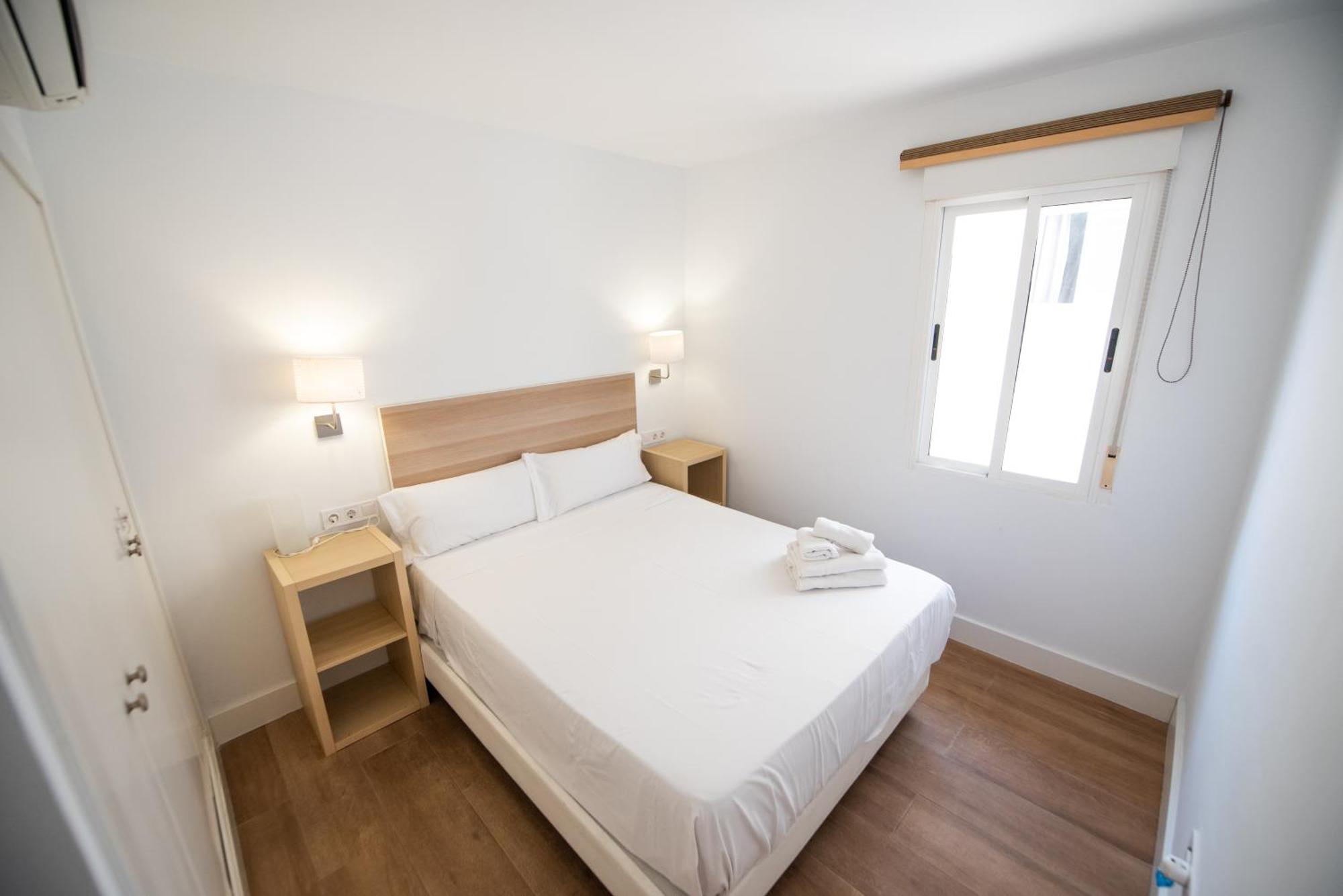 Апартаменти Apartamento Centrico La Merced 2 - Free Parking & Free Gym Малага Екстер'єр фото